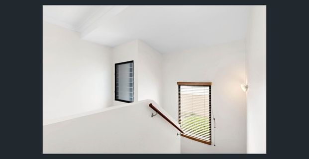 City Living, Suburban Bliss: Your Dream Home Awaits with Harringtons Realty - Photo 1