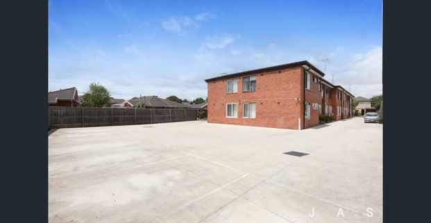 Secure & Convenient Apartment Living! - Photo 1