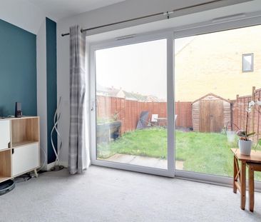 A 4 Bedroom House in Newdawn Place, Cheltenham - Photo 2