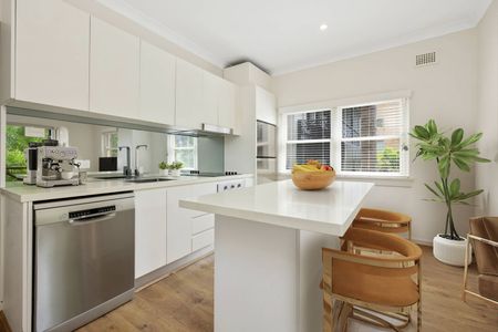 Light-Filled Coastal Apartment in Sought-After Bronte Pocket - Photo 3