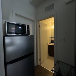 1 bed 1 bath - Photo 2