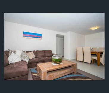 Stylish Fully Furnished Apartment with Resort-Style Facilities - Photo 3
