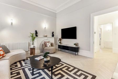 4 bedroom flat in South Kensington - Photo 4