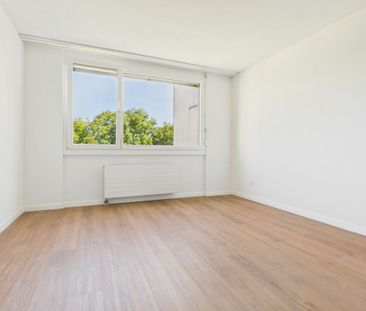 Grosszügige und gepflegte 4.5 Zimmer Wohnung an zentraler Lage! - Photo 5