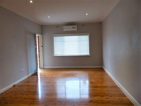 Convenient One Bedroom Beauty - Photo 3