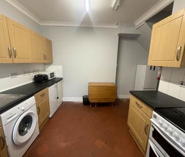 6 bedroom house to rent - Photo 2