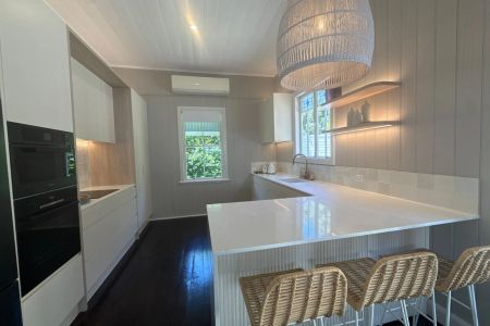 Renovated Queenslander | Fully Furnished | 3 – 6 Month Lease - Photo 4
