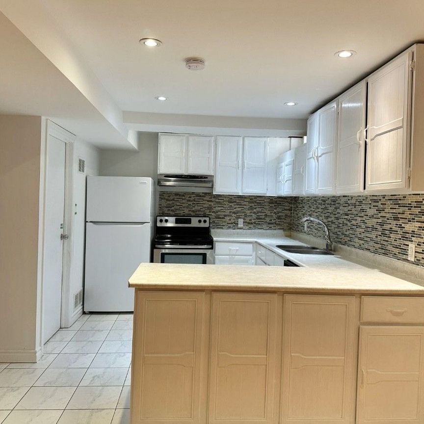 For Lease - 138 Keffer Circle, Newmarket, Ontario - Photo 1