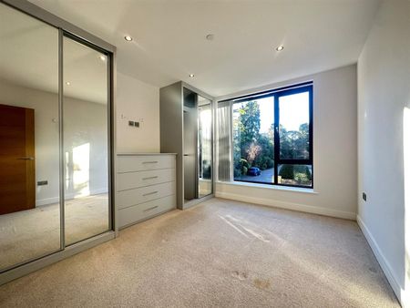 3 Bedroom Apartment - First Floor - Photo 2