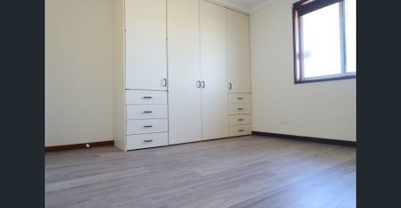 Spacious 4 Bedroom Home with low maintenance grounds - Photo 4