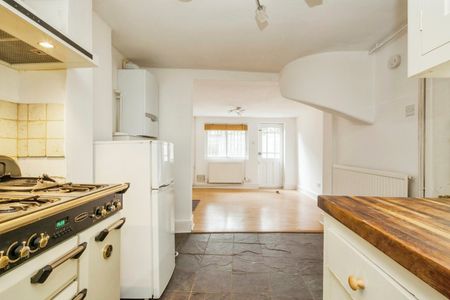 2 Bed Flat, Greenwich South Street, SE10 - Photo 4