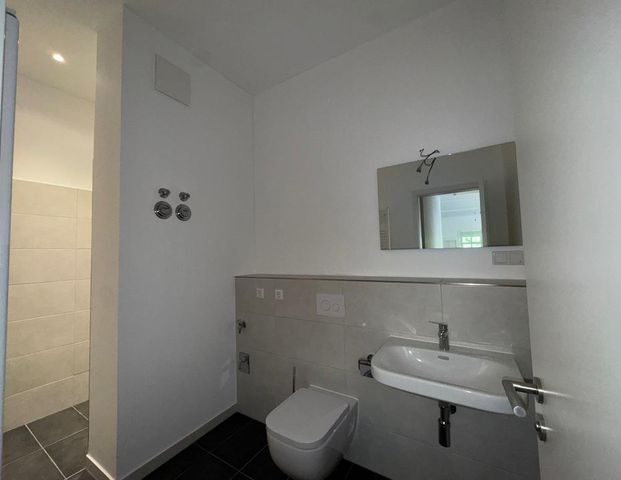 Großzügiges Wohnen in Bestlage- 6-Raumwohnung mit historischem Altbaucharme zu vermieten!! - Foto 1