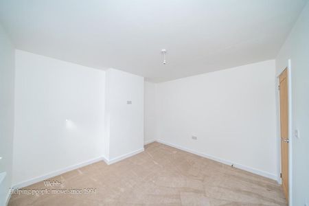 4 bedroom semi-detached house to rent - Photo 4