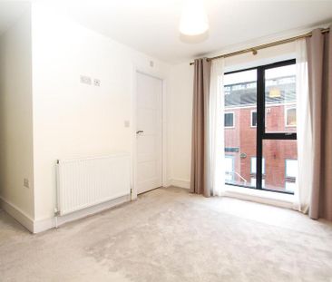 2 bedroom end of terrace house to rent - Photo 3