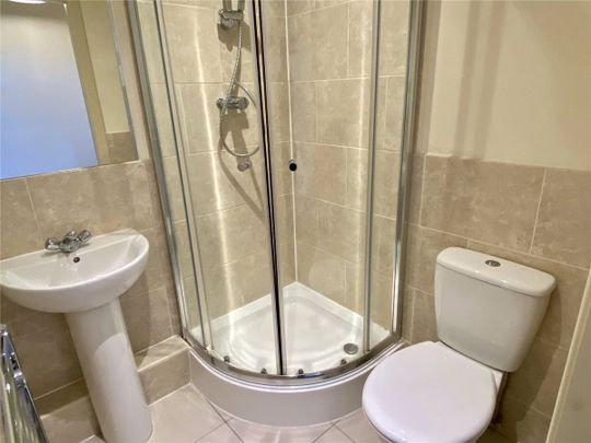 Upper Blakeridge Lane, Batley, WF17 - Photo 1