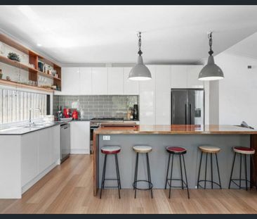 Stylish Living with Space & Comfort - Photo 4