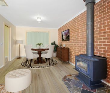 COMFORTABLE FAMILY HOME - Photo 2