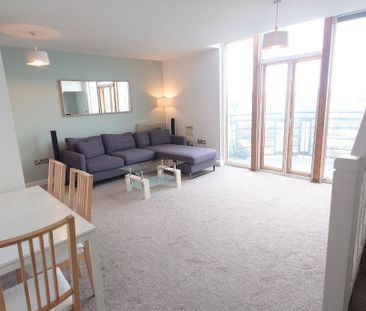 1 Bed Penthouse, Western Beach Apartments, E16 - Photo 2