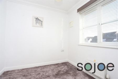 4 bedroom detached house to rent - Photo 4