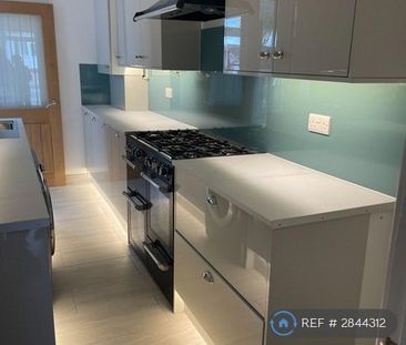 3 bedroom terraced house to rent - Photo 3