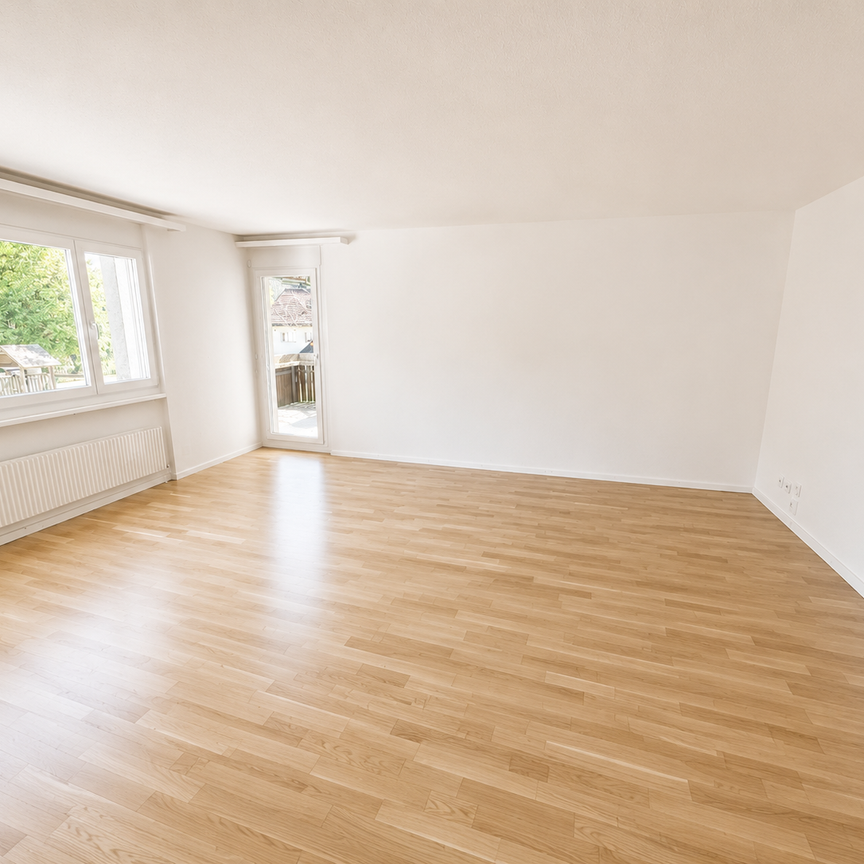 Helle 5.5-Zimmer-Wohnung mit grossem Balkon und Blick ins Grüne - Photo 1