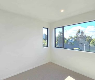 Secure & Stylish 2-Bedroom Home - Photo 5