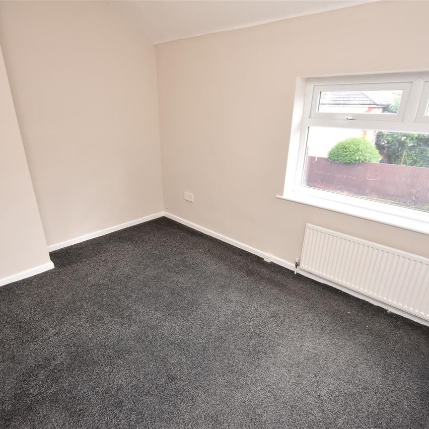 Portia Avenue, Bebington - Photo 1