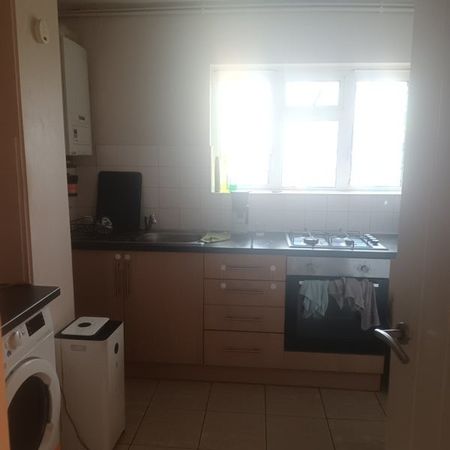 Room in a Shared Flat, Kingsbury Station, NW9 - Photo 3