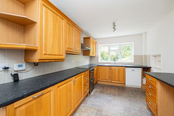Balmoral Way, Sutton, SM2 - Photo 1
