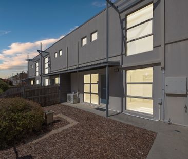 206 Anthony Rolfe Avenue, Gungahlin ACT 2912 - Townhouse For Rent |... - Photo 4