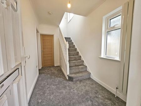 3 bedroom end of terrace house to rent - Photo 3