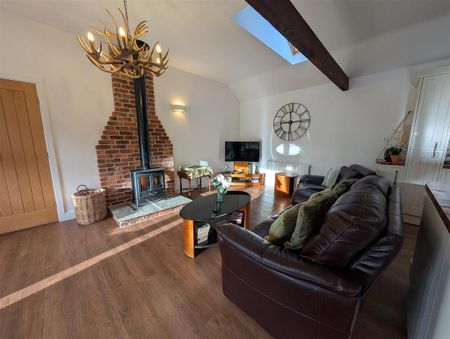 2 bedroom barn conversion to rent - Photo 5