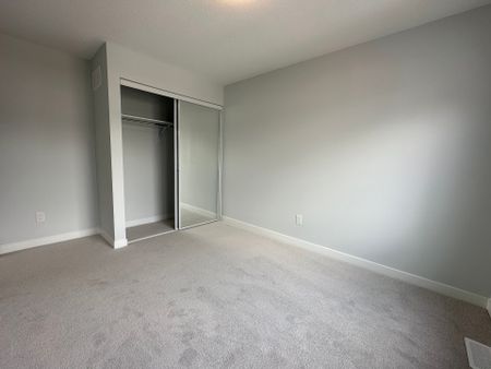 For Lease - 238 Billrian Crescent, Stittsville - Munster - Richmond, Ontario - Photo 2