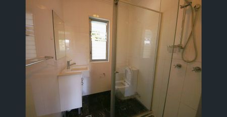 Spacious 3 bedroom townhouse - Photo 2