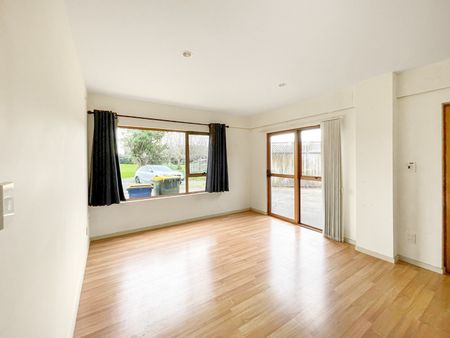 WHENUAPAI - Large 4 Bedrooms House - Photo 2