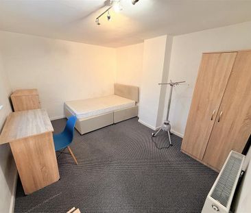 5 bedroom flat to rent - Photo 2