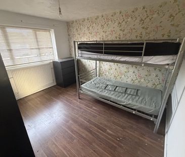 Meltham Close - Photo 3