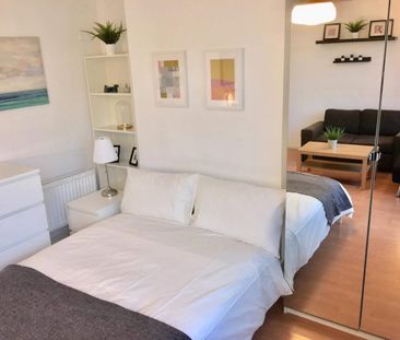 Room in a Shared Flat, Fowler House, SW8 - Photo 1