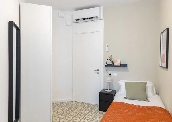 Carrer de Còrsega, Barcelona, Catalonia 08036