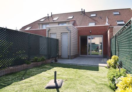 COMFORTABELE RIJWONING MET GARAGE RUSTIG GELEGEN IN CENTRUM MIDDELKERKE - Photo 2