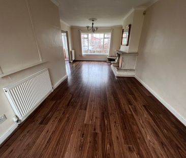 3 Bedroom Styvechale, Coventry - - Photo 6