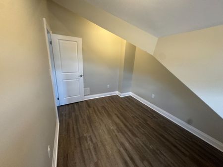 For Lease - 460 Park Road Unit# Upper, Oshawa, Ontario - Photo 3