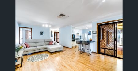 Large 5 bedroom Home - Photo 3