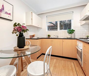 Spacious 2 Bedroom Apartment In Great Location! - Photo 3