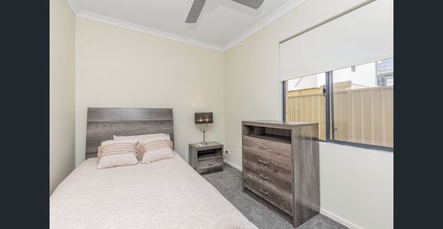 Modern Fully Furnished and fully equipped 3x2 Apartment - available 04/11/2025 - Photo 1