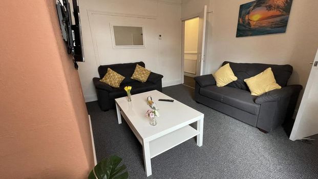 1 bedroom in a house share to rent - Photo 1