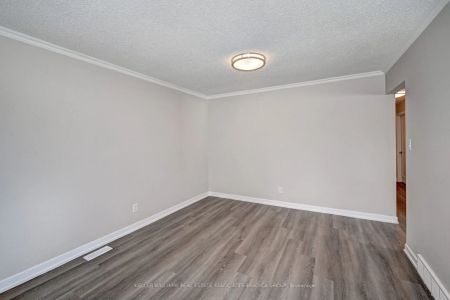 Property For Lease | X9285146 - Photo 4