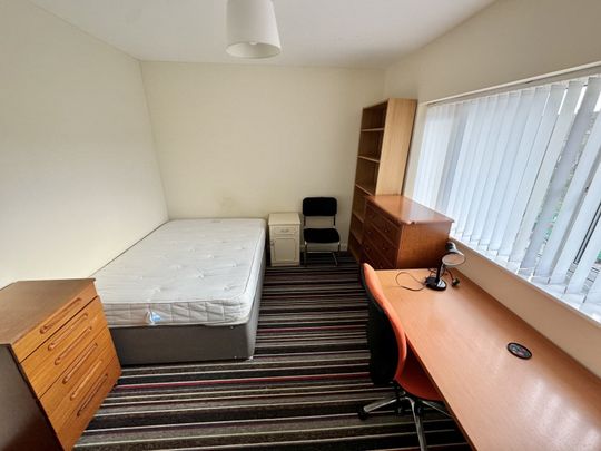Prior Deram Walk, CV4, Coventry - Photo 1