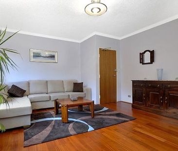 Neat 2 Bed Unit - Center of Penshurst Train Station - Photo 1
