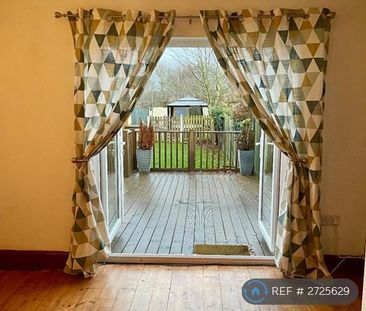 3 bedroom semi-detached house to rent - Photo 6